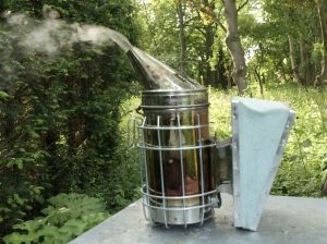 Beekeeping smoker